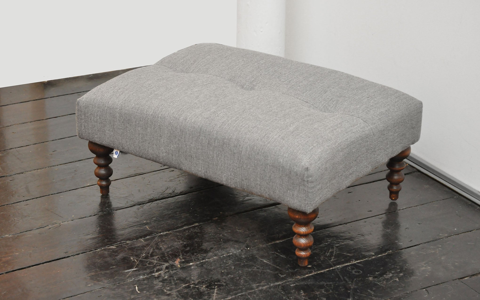 Oscar ottoman - small
