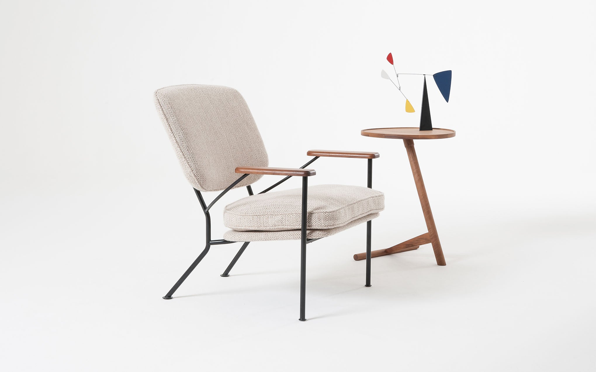 Orlando armchair with oak arms