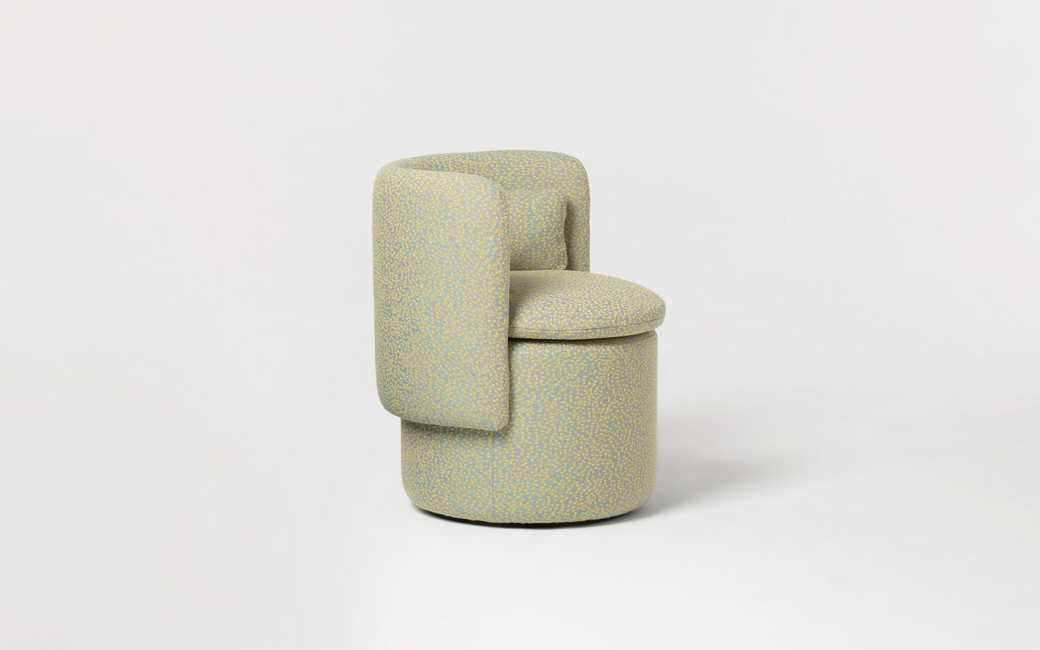 Group cocktail chair with fixed base