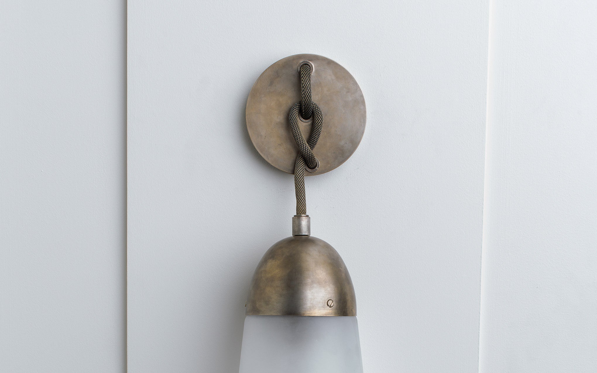 Lariat sconce
