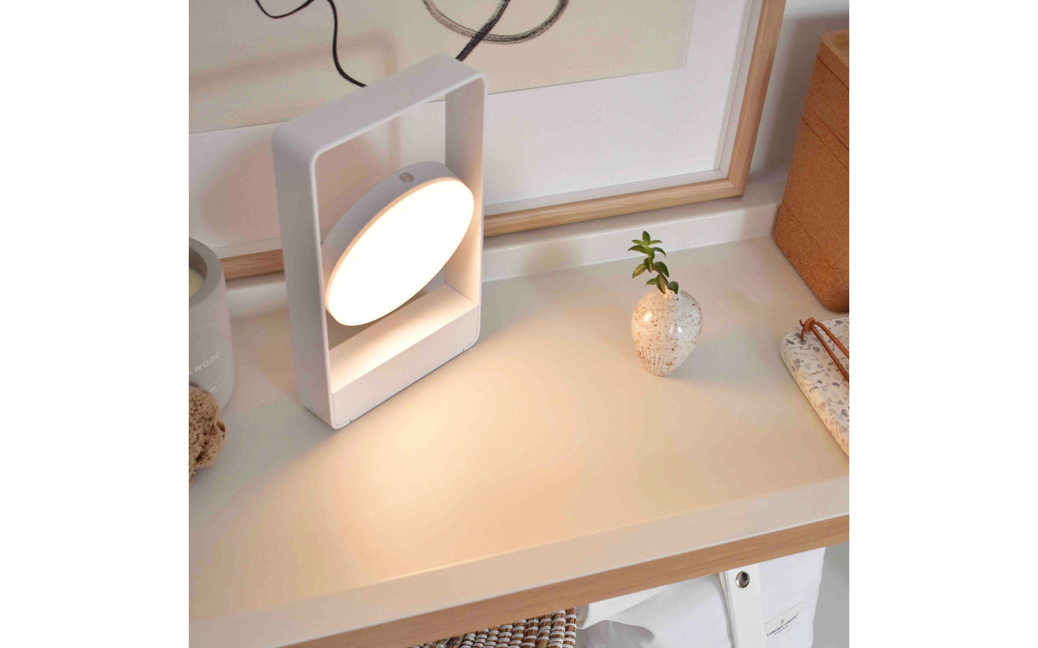 Mouro portable table light