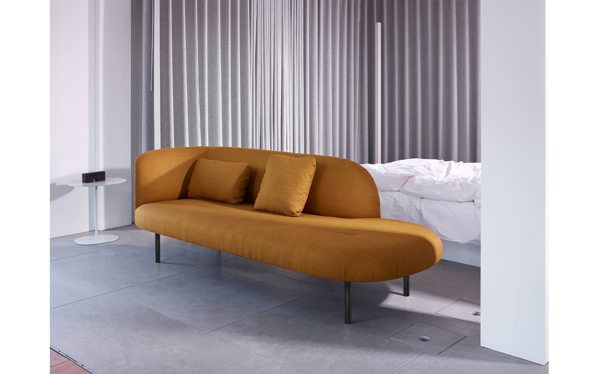 Continuous chaise - left arm