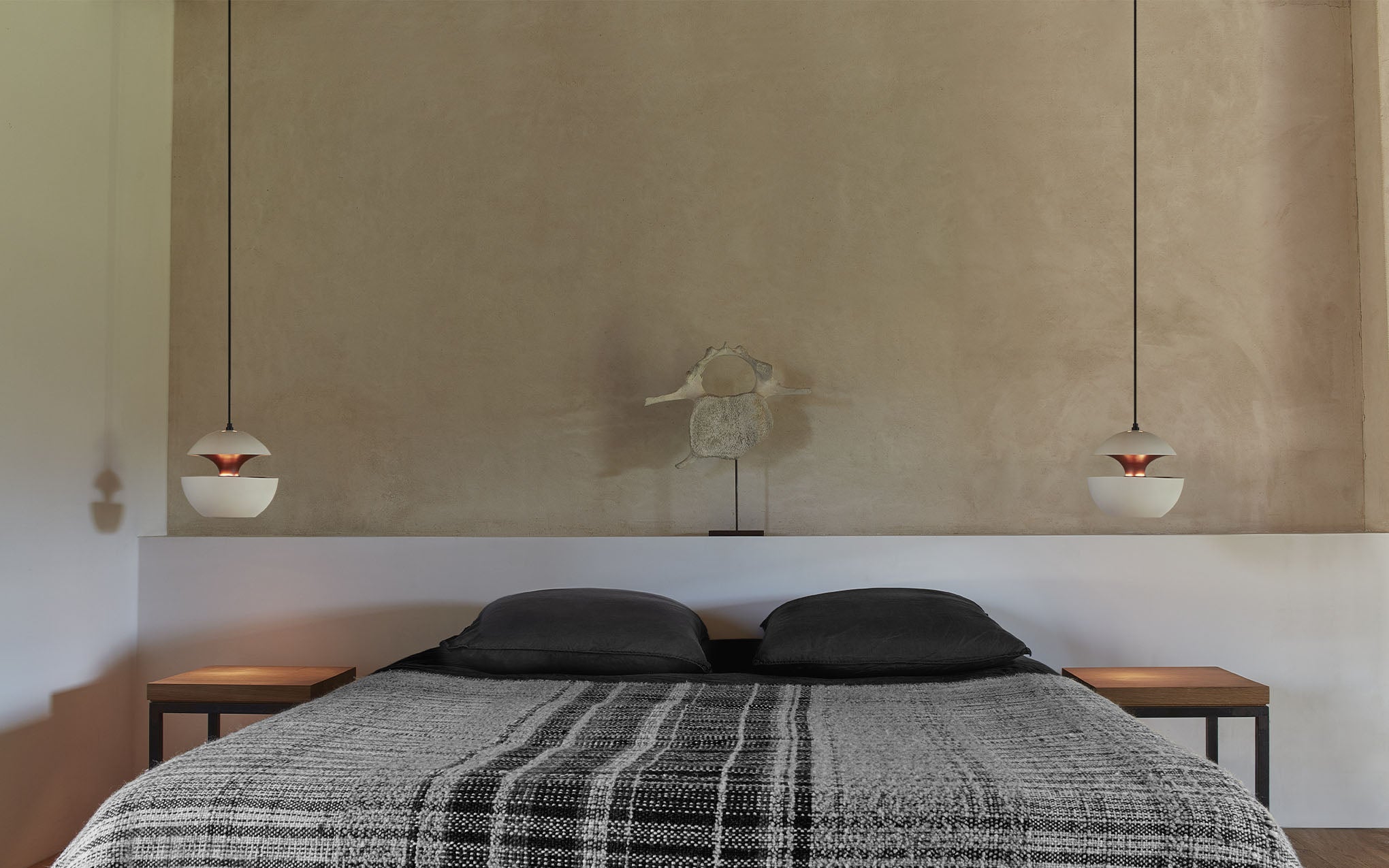 Here comes the sun pendant light - black