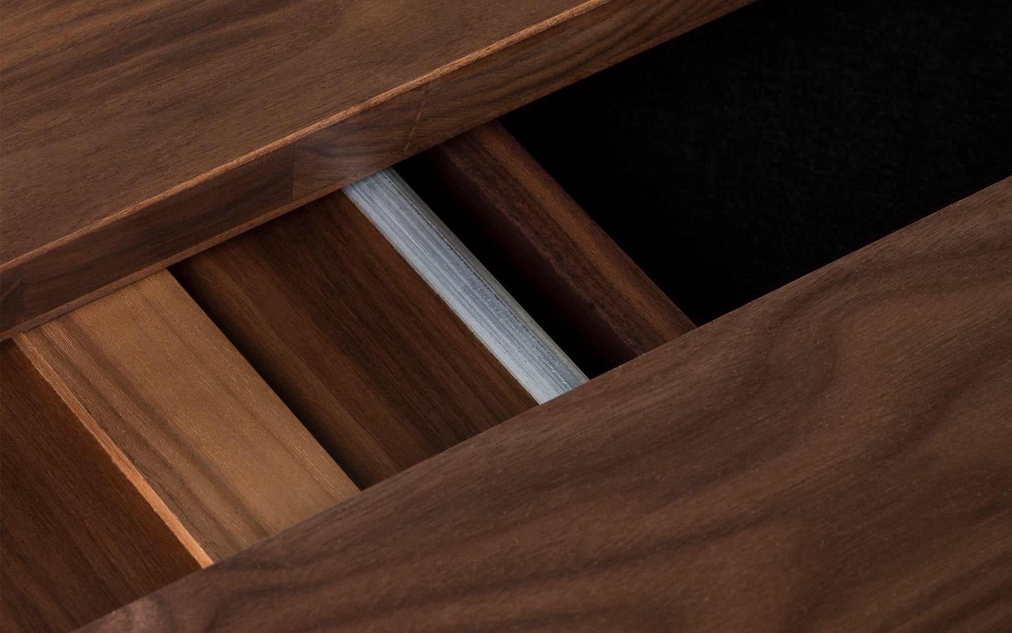 Light extending table