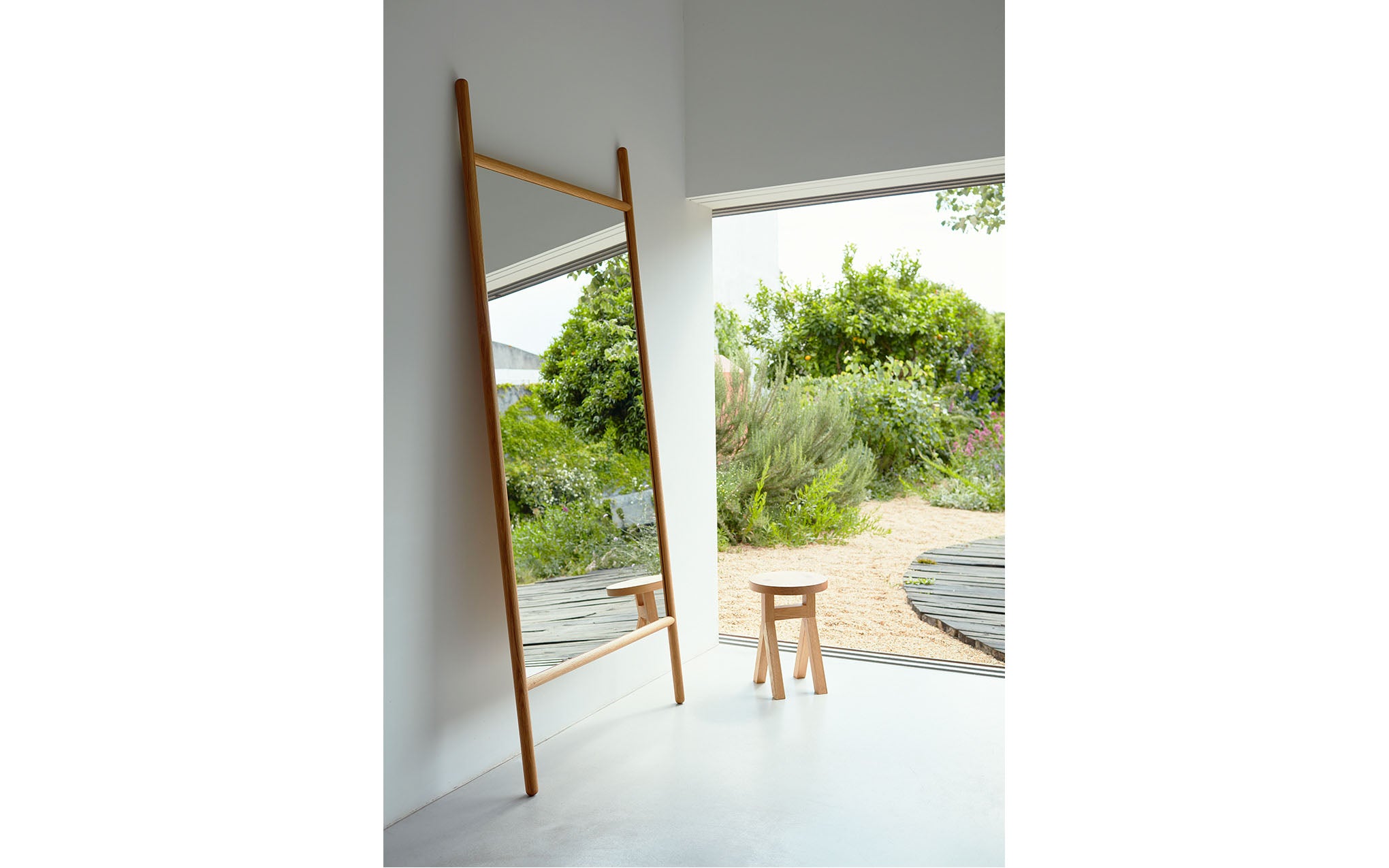 Extend mirror by Neri & Hu for De la Espada | SCP