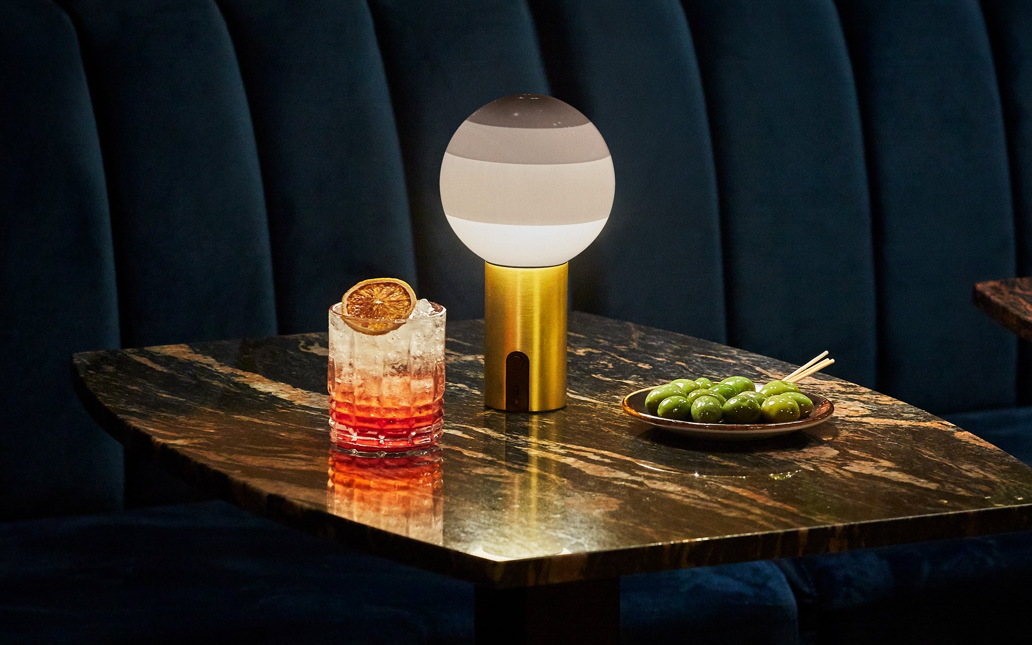 Dipping portable light