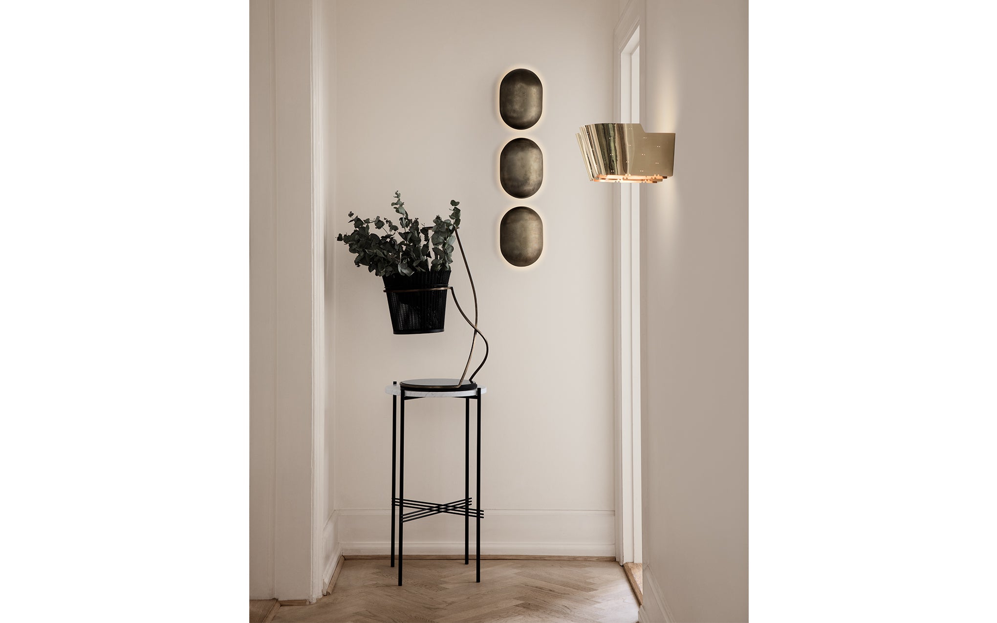 9464 wall light