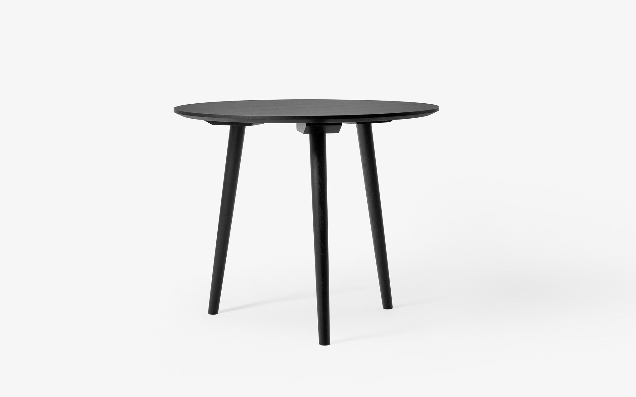 In Between table - round