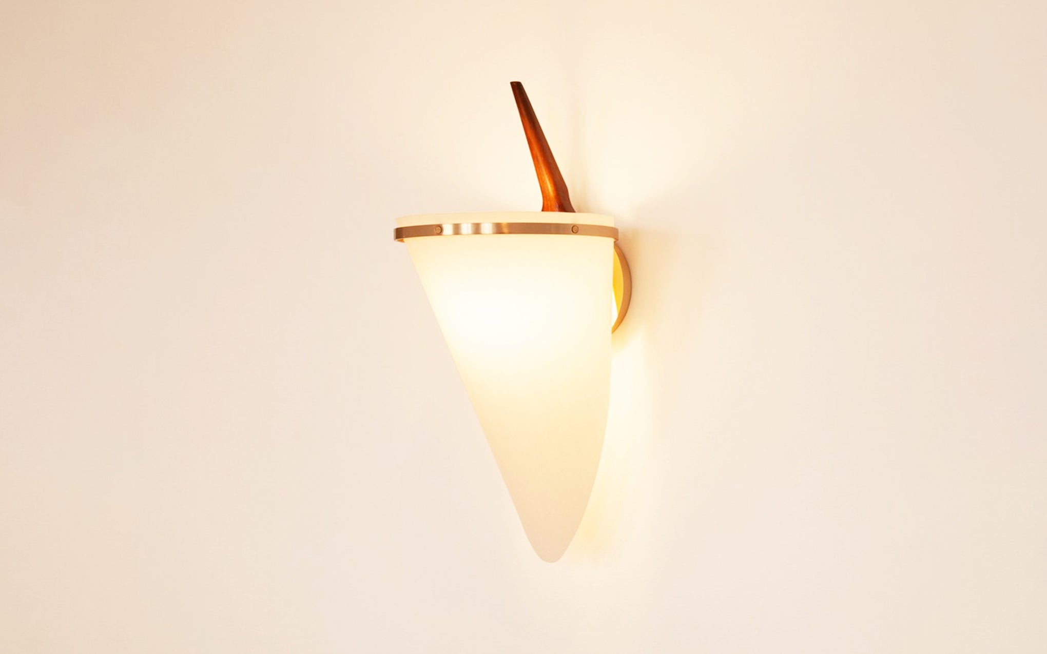 Armitage wall lamp