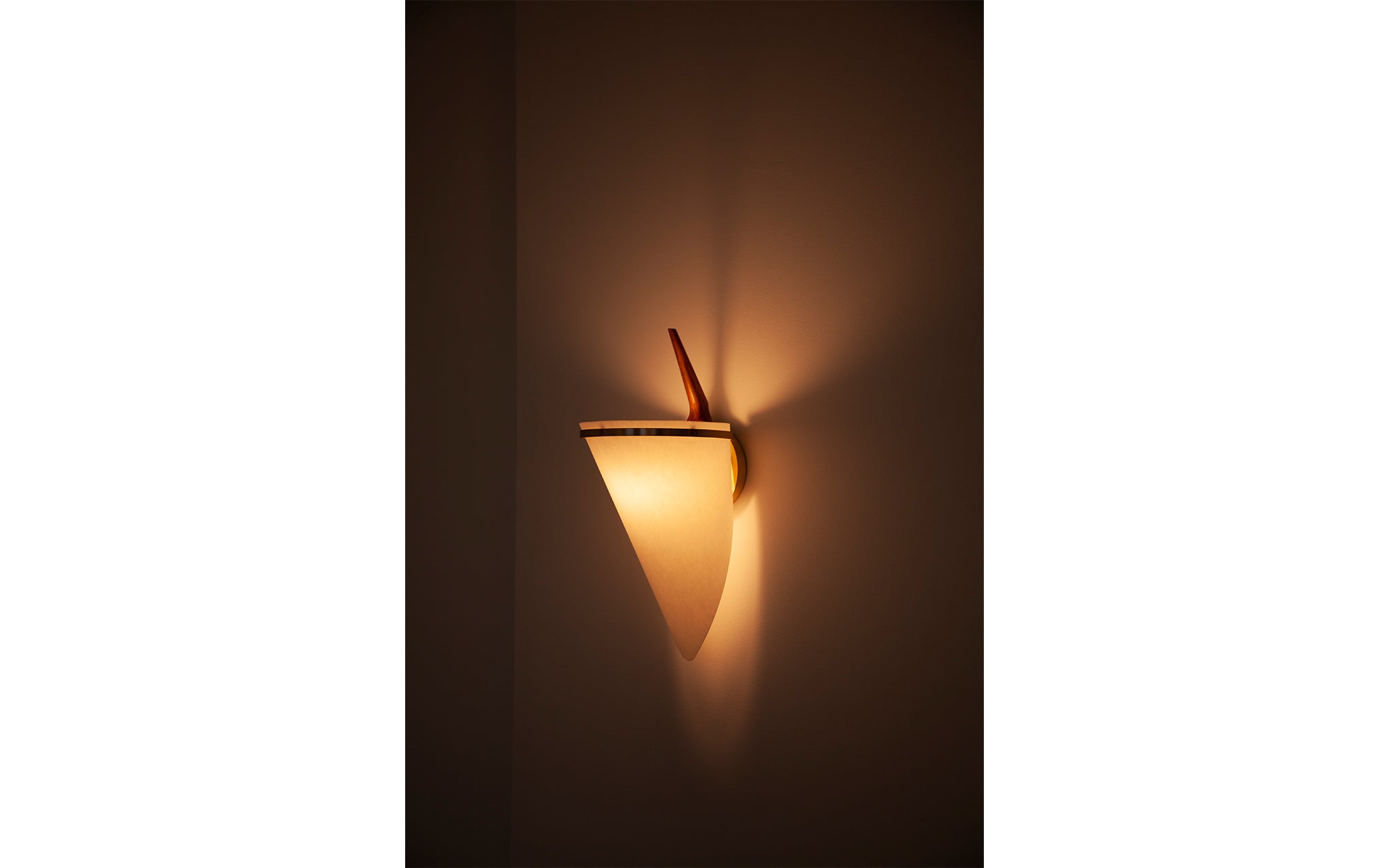 Armitage wall lamp