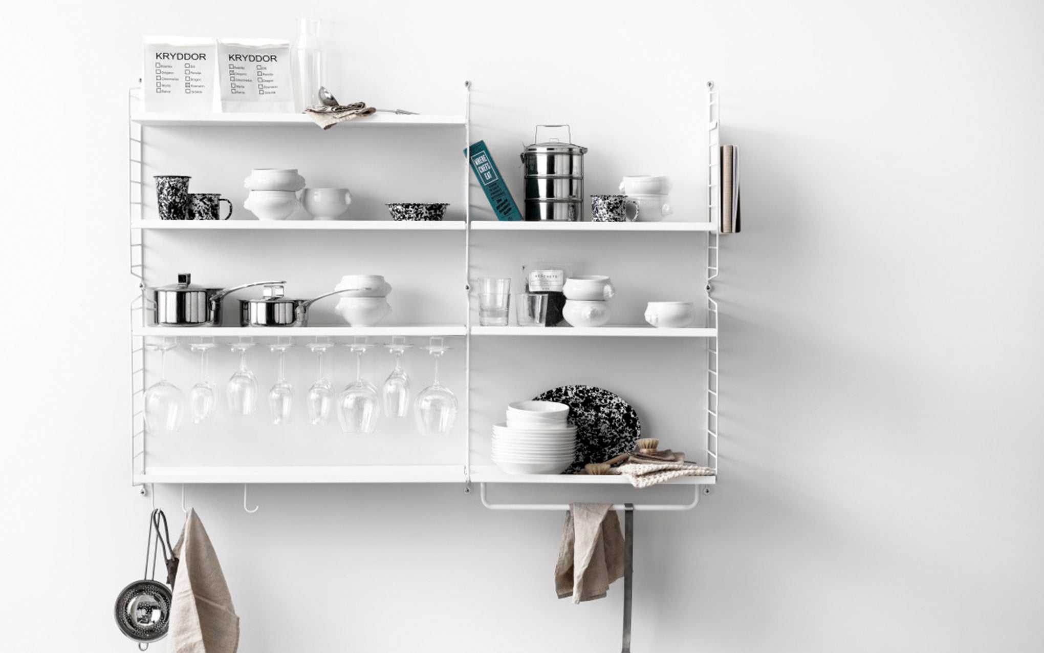 String - kitchen configuration H by Nisse Strinning for String | SCP