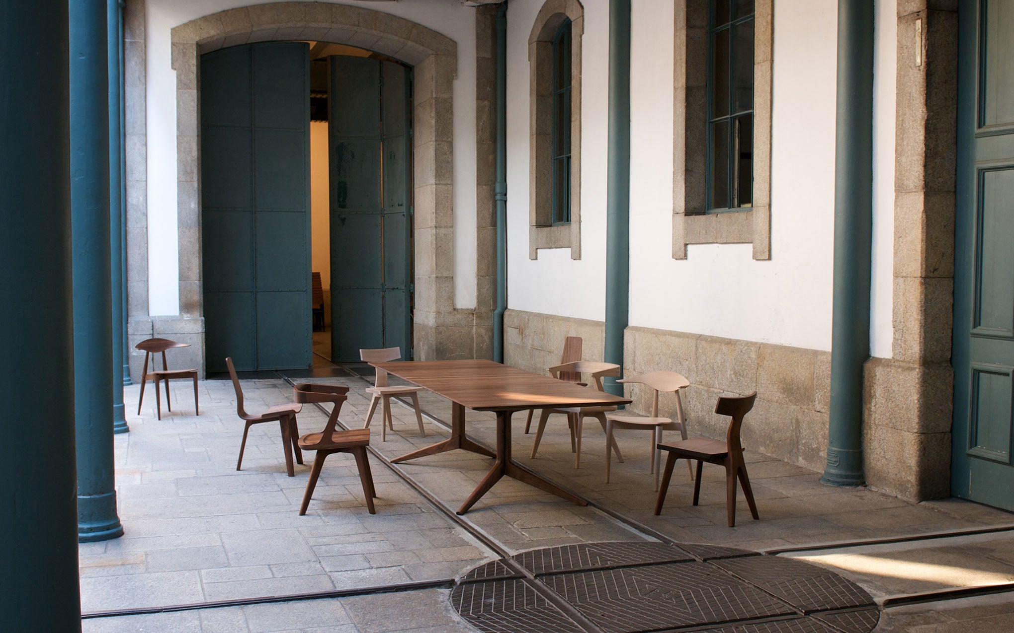 Light extending table