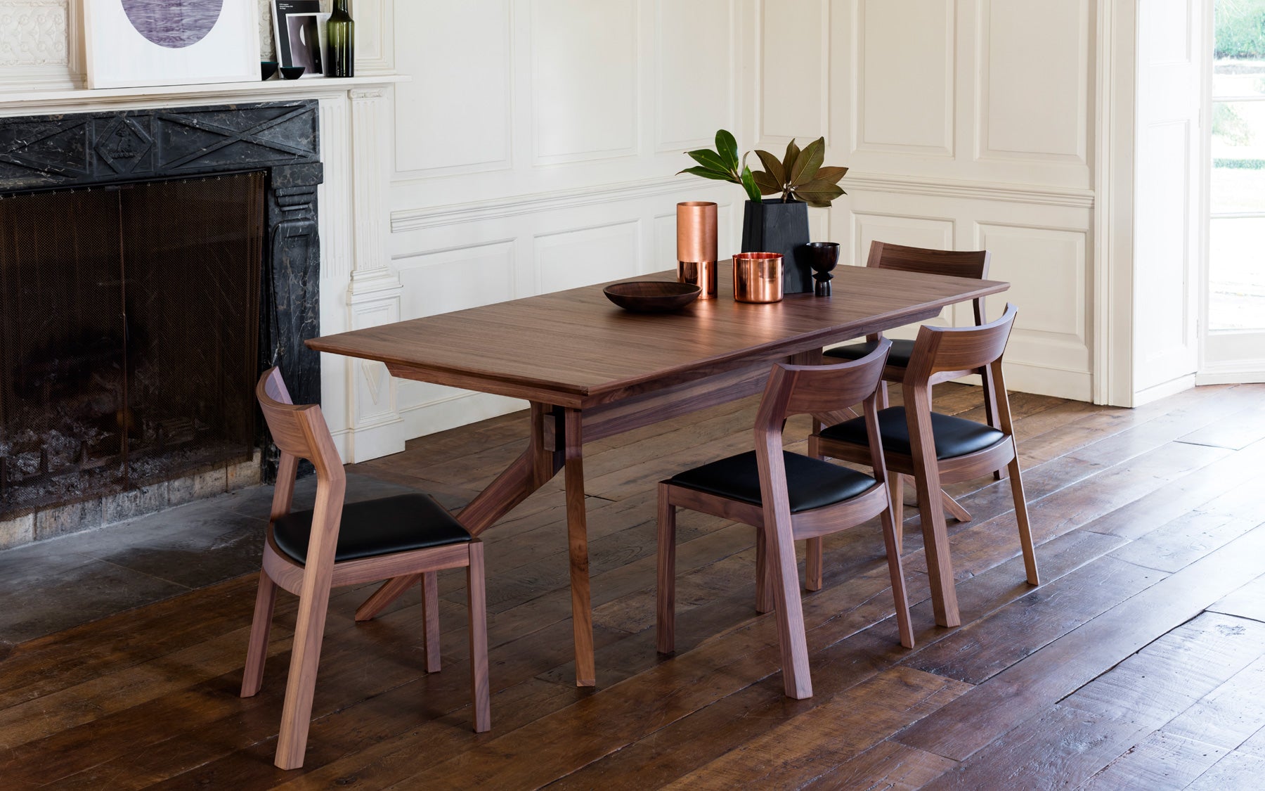 Cross extending table