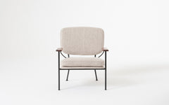 Orlando armchair with oak arms