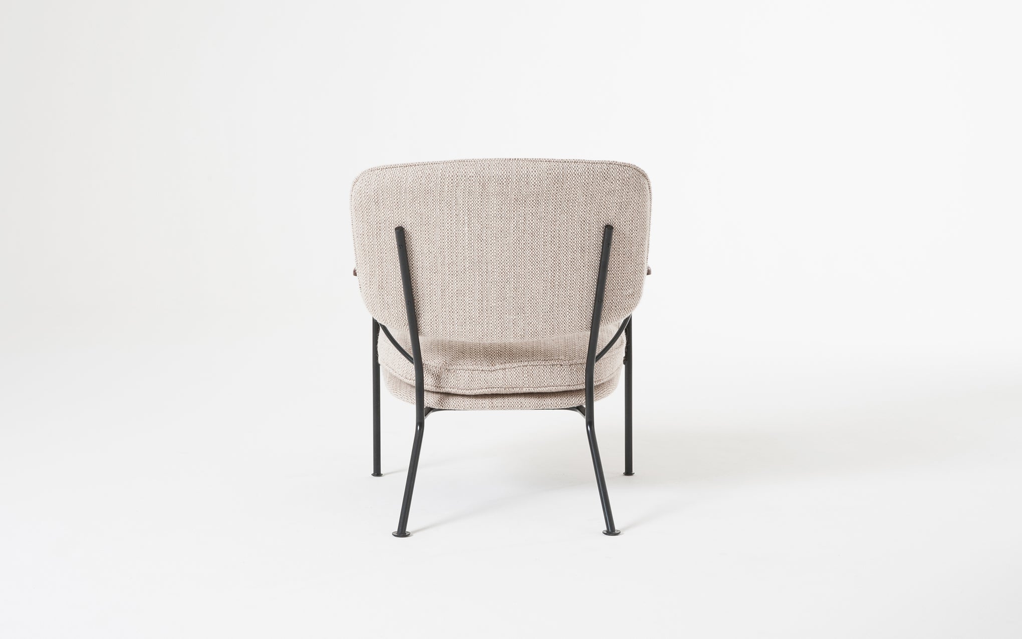 Orlando armchair with oak arms