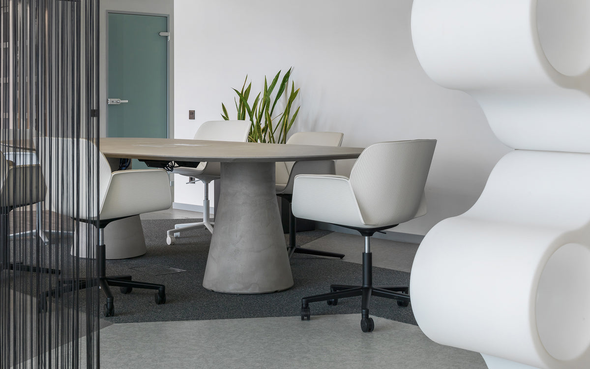 The Reverse Conference Table Reverse Conference table - elliptical by Andreu World | SCP