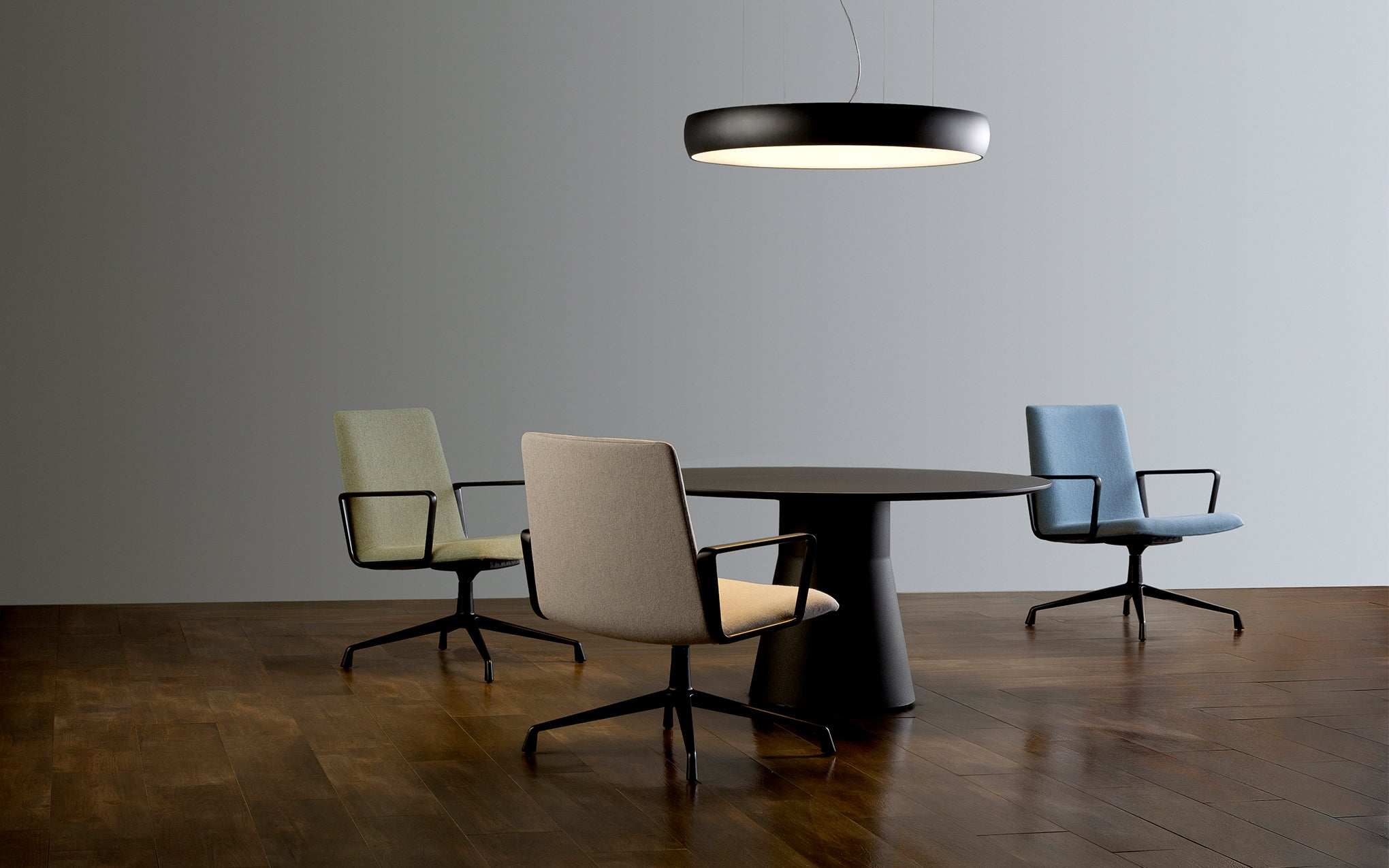 Reverse conference lounge table - round