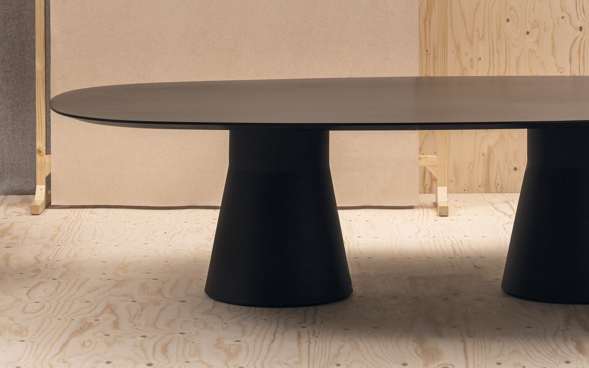 The Reverse Conference Table Reverse conference lounge table by Andreu World | SCP