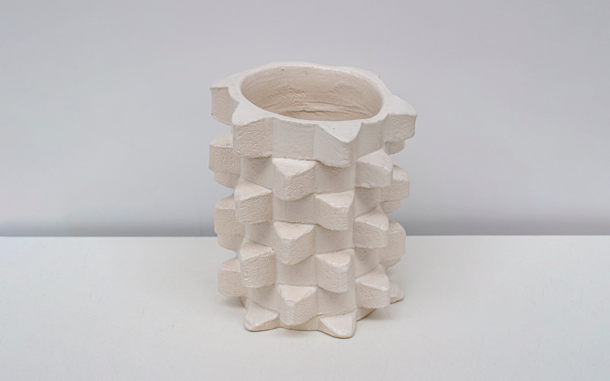 Seventy small vase - white