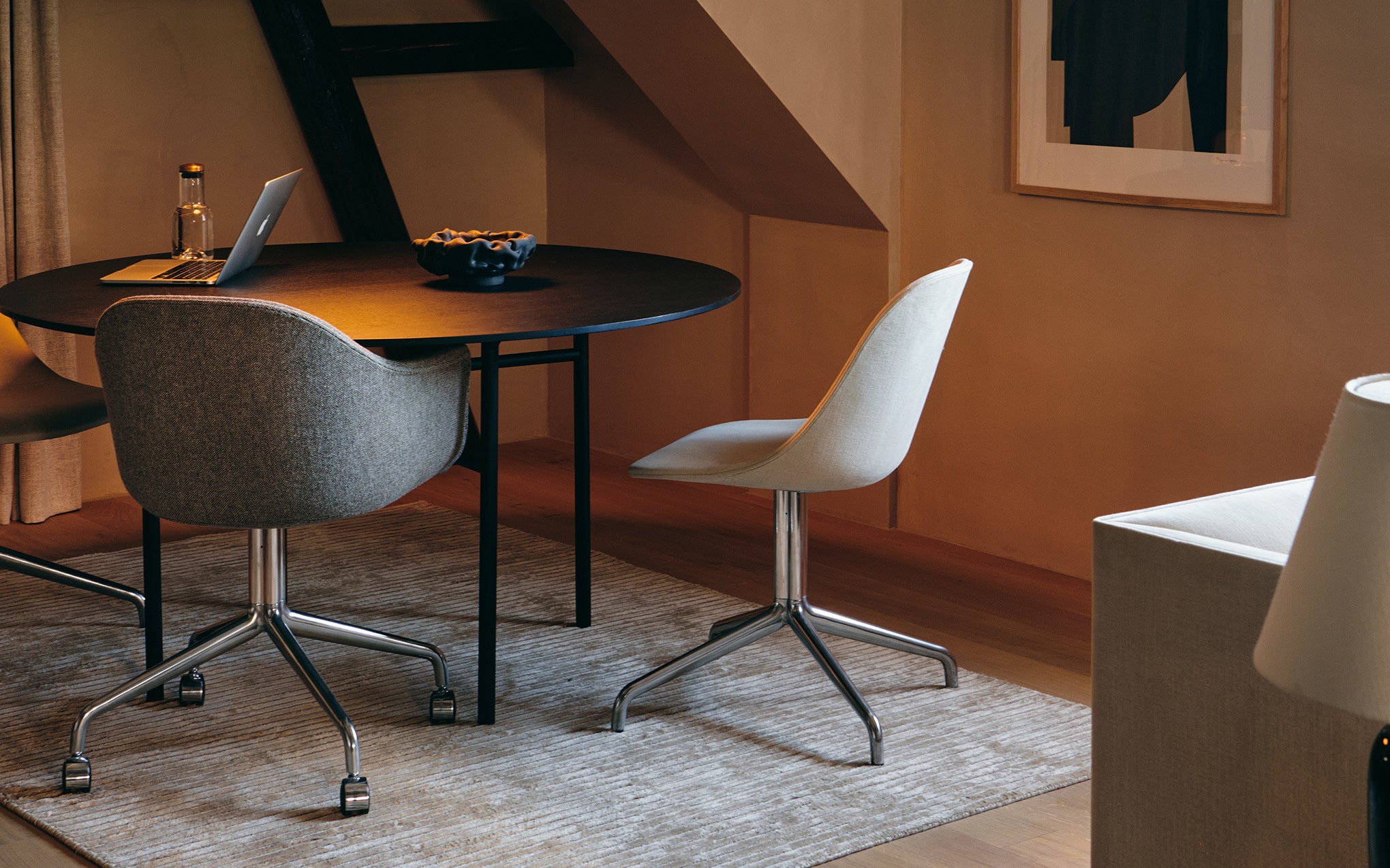 Snaregade dining table - round