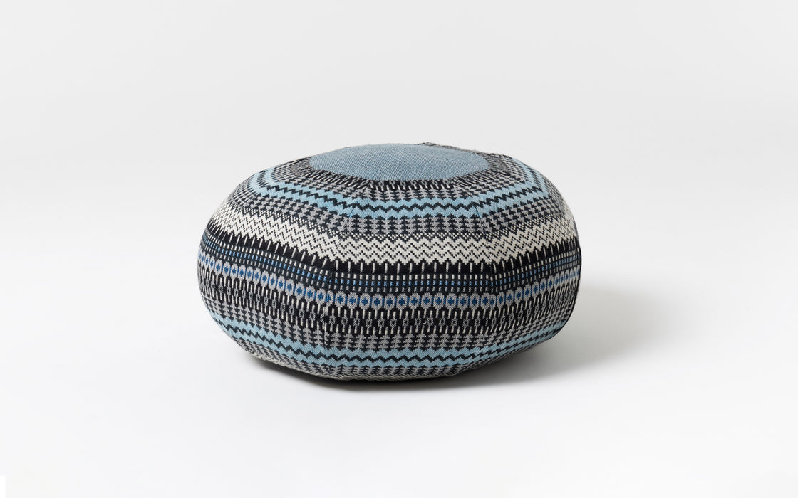 Frank pouffe in Static