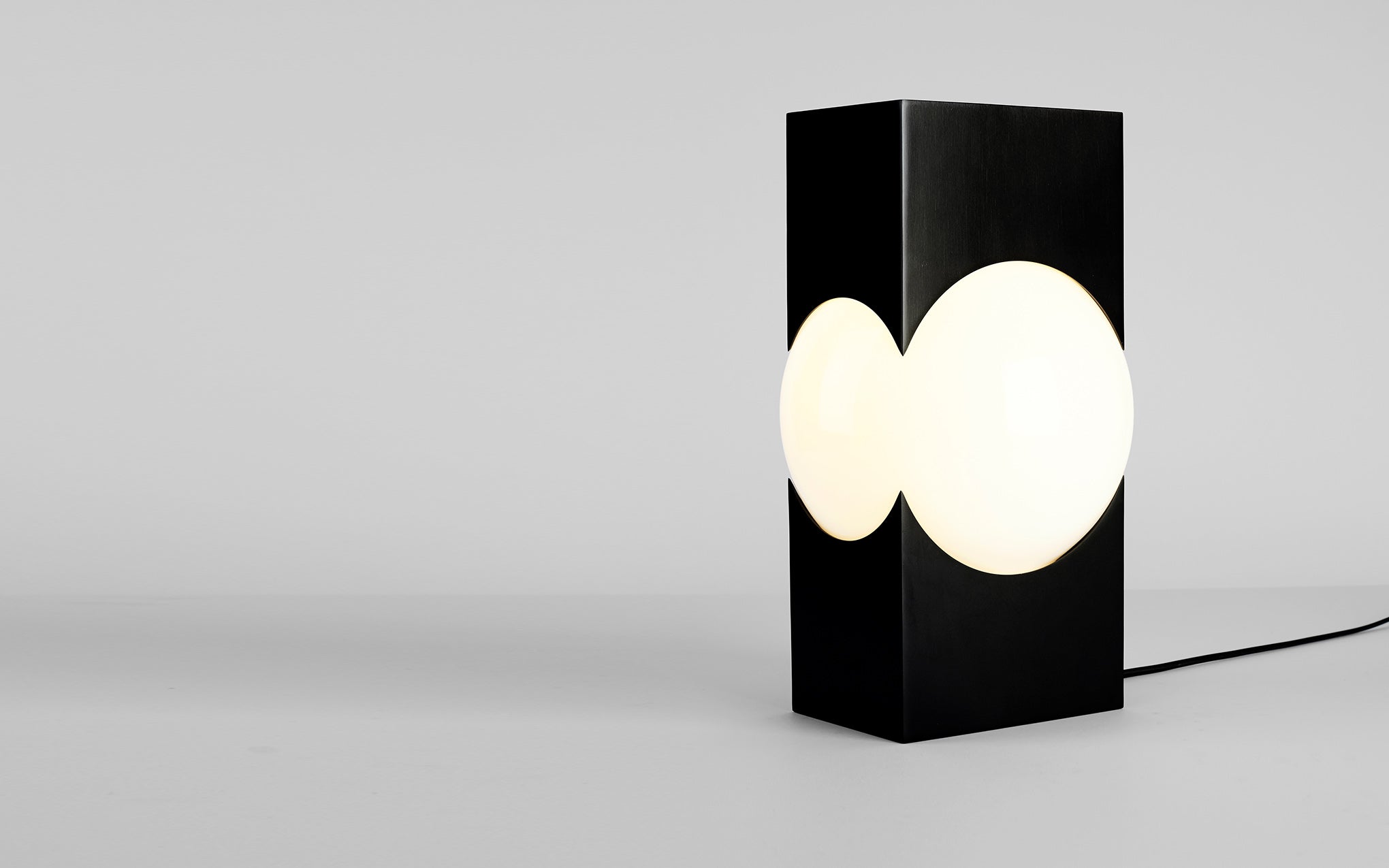 Atlas 02 table lamp
