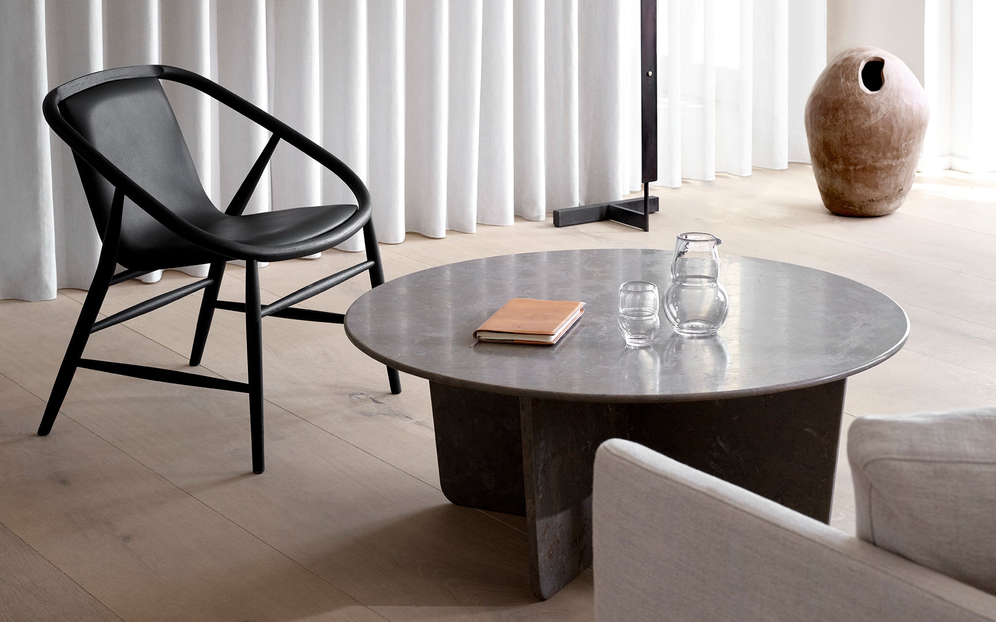 Tableau coffee table - round