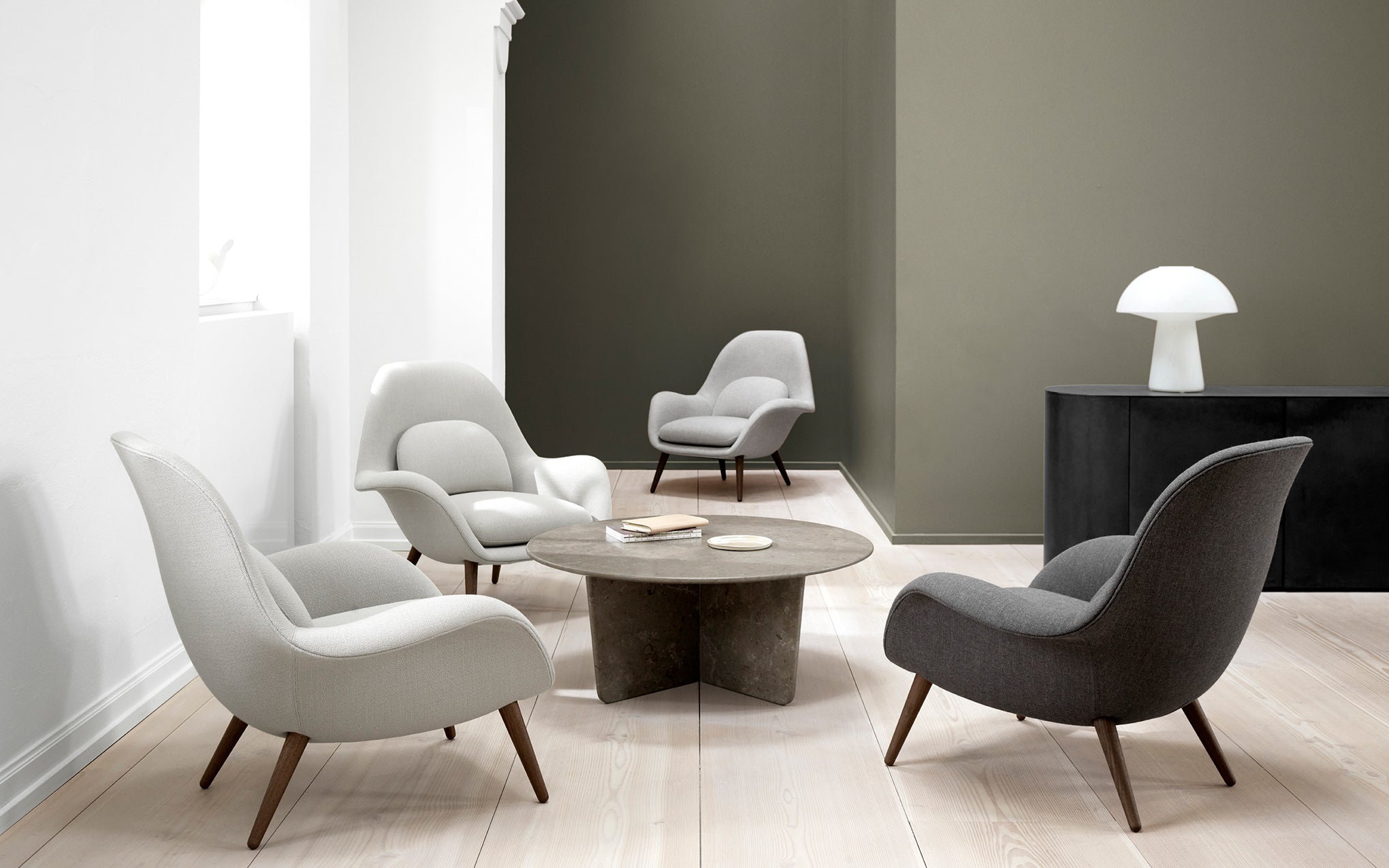 Tableau coffee table - round