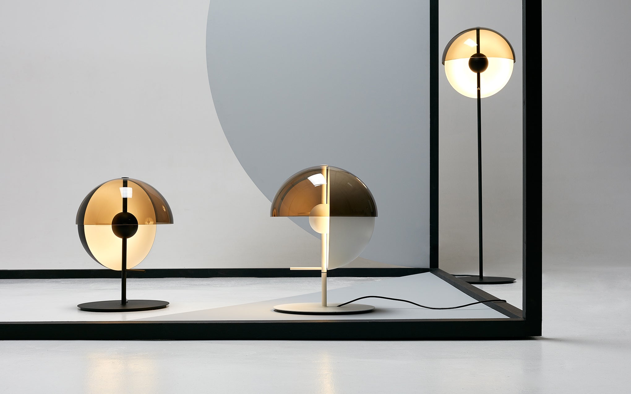Theia M table light