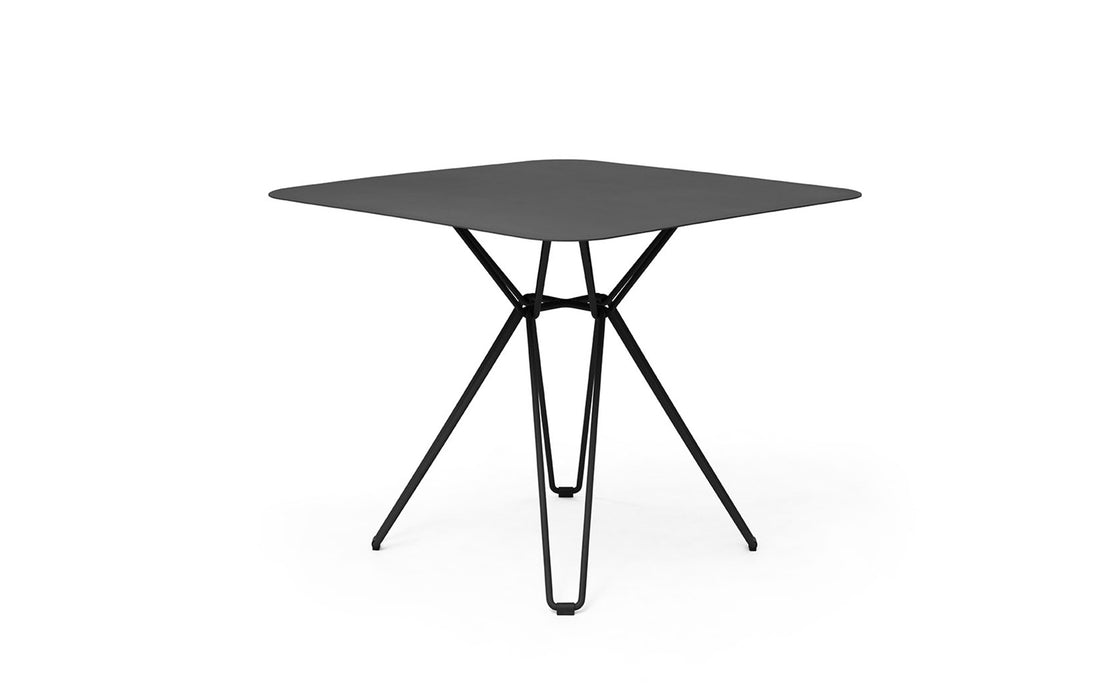 Tio square dining table