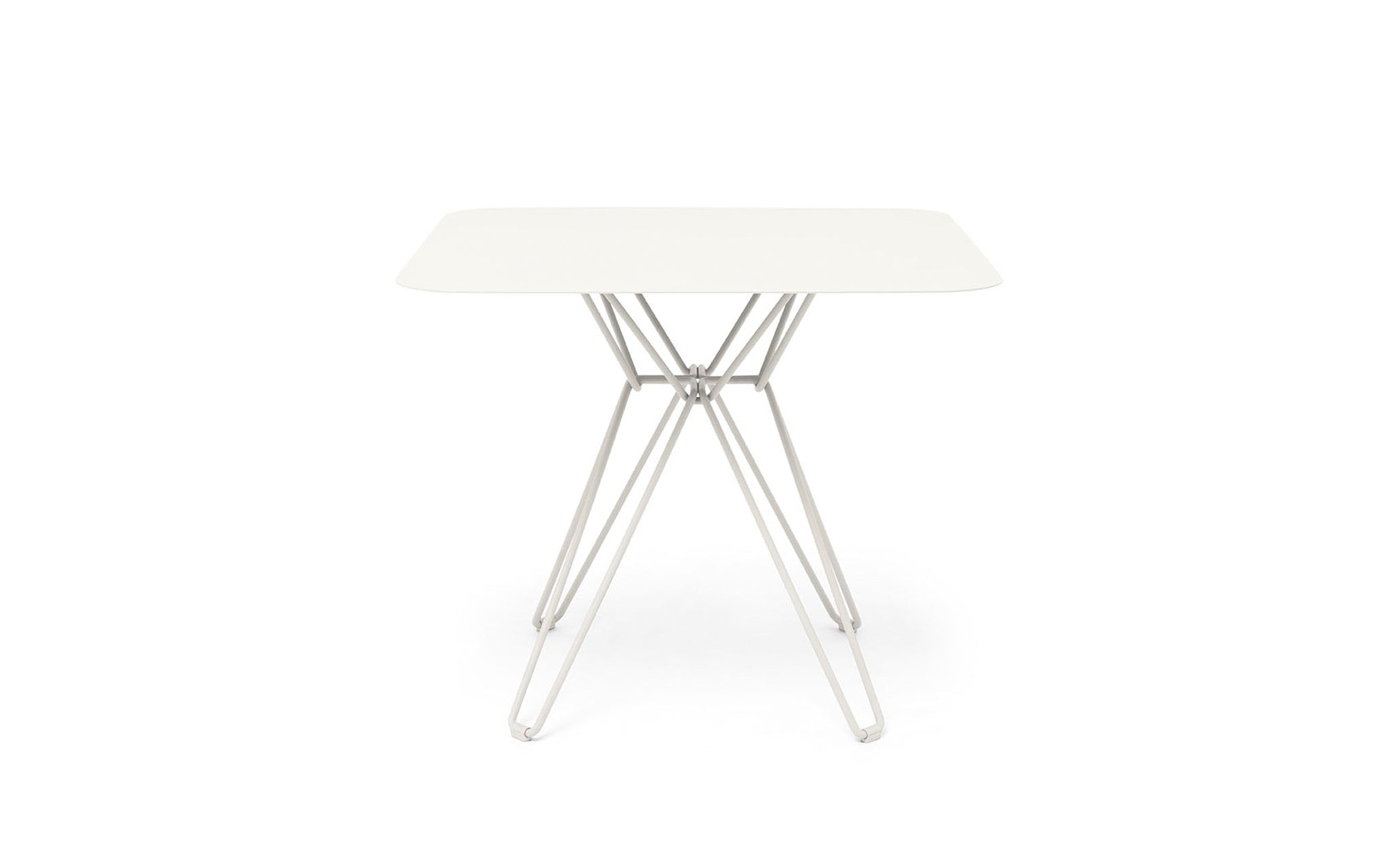 Tio square dining table