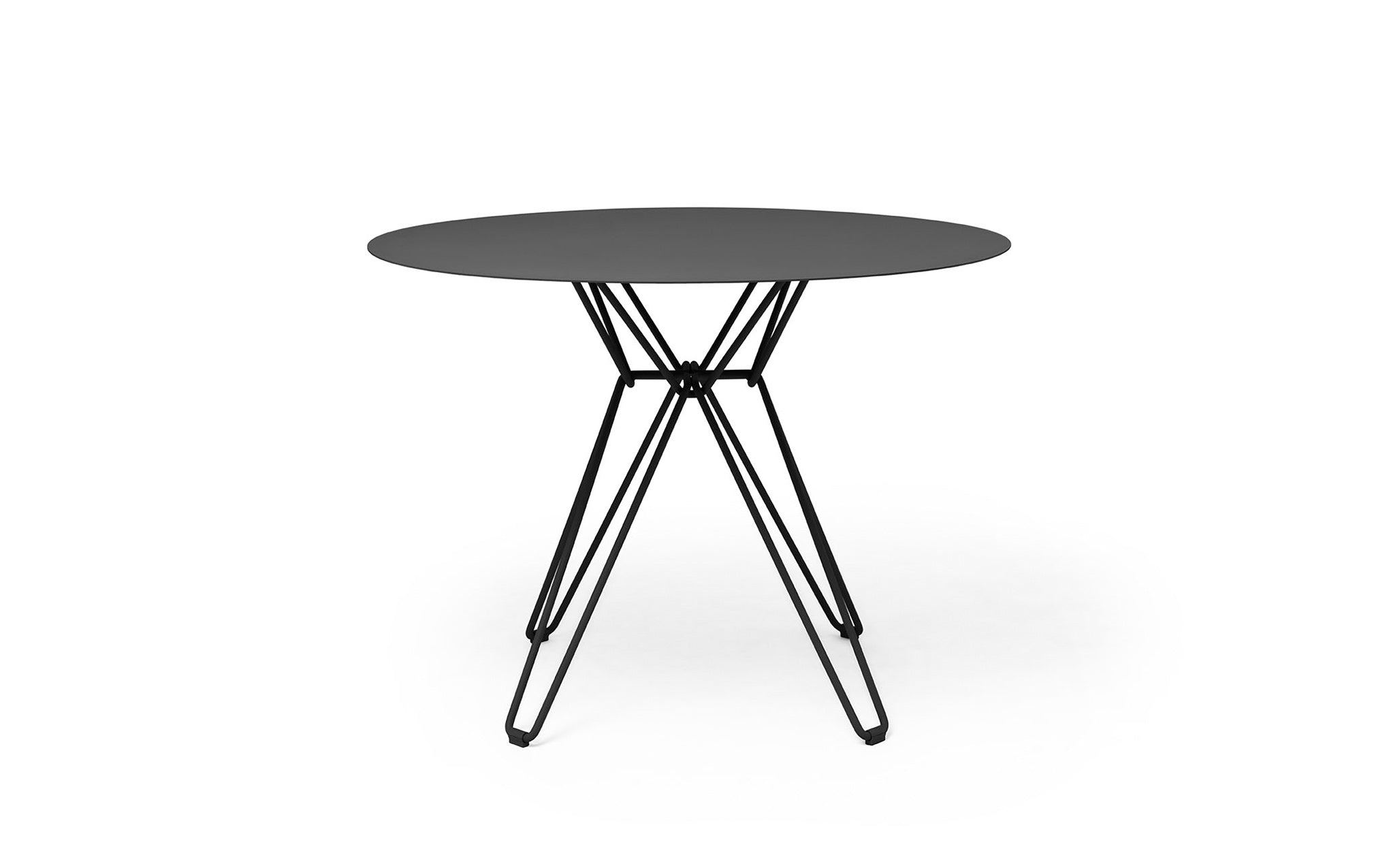 Tio round dining table