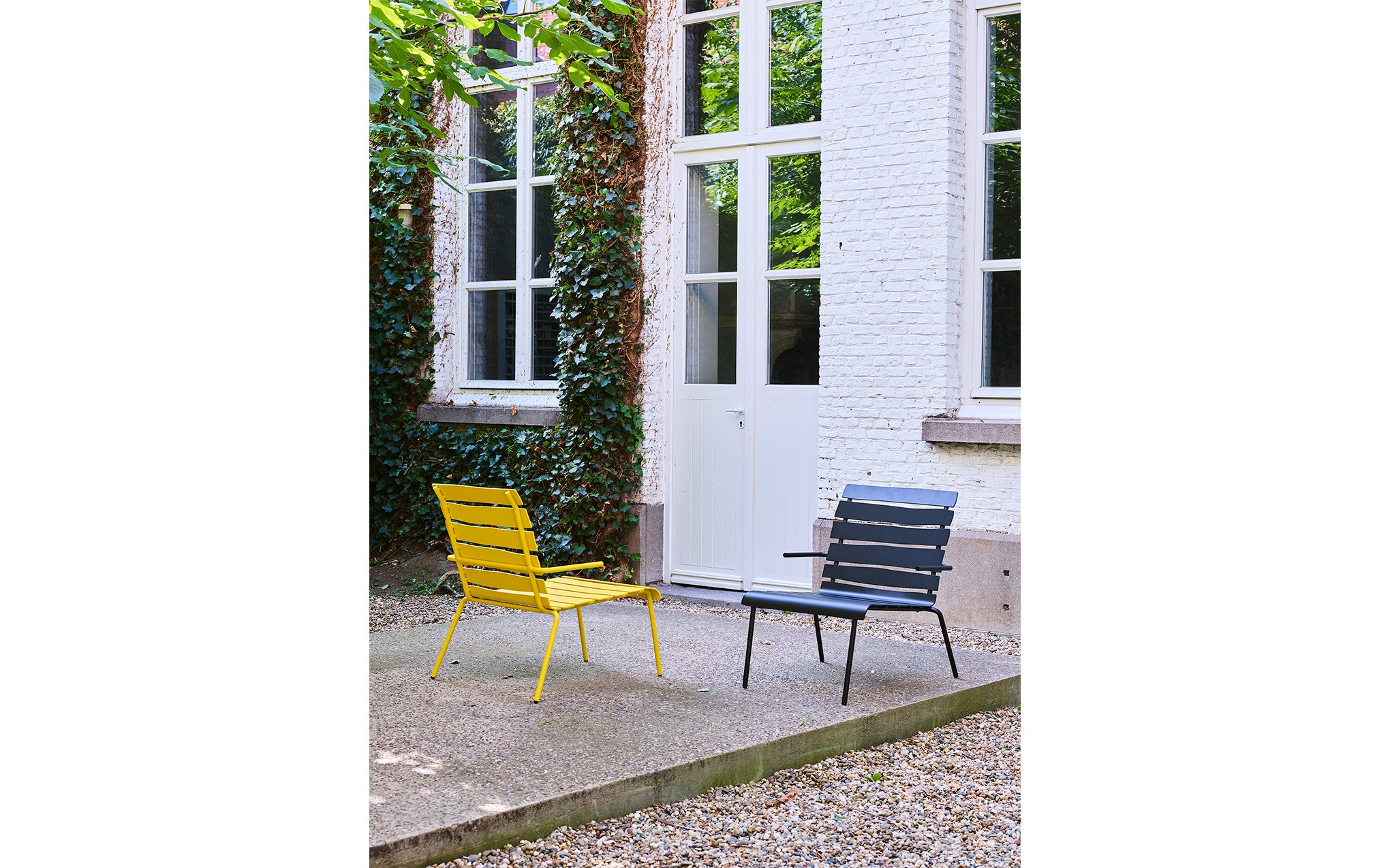 Aligned lounge chair