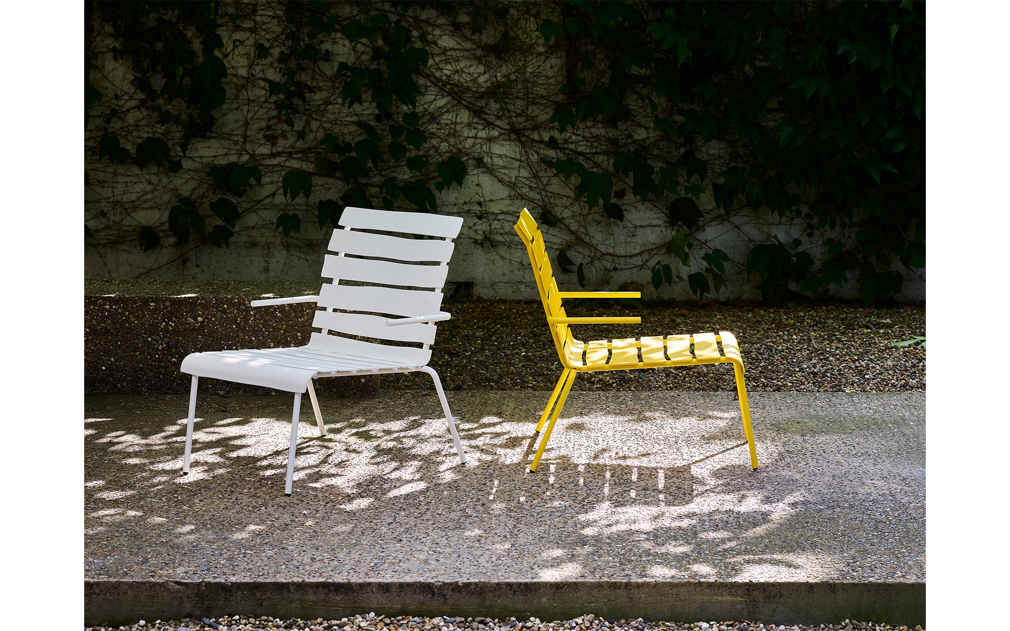 Aligned lounge chair