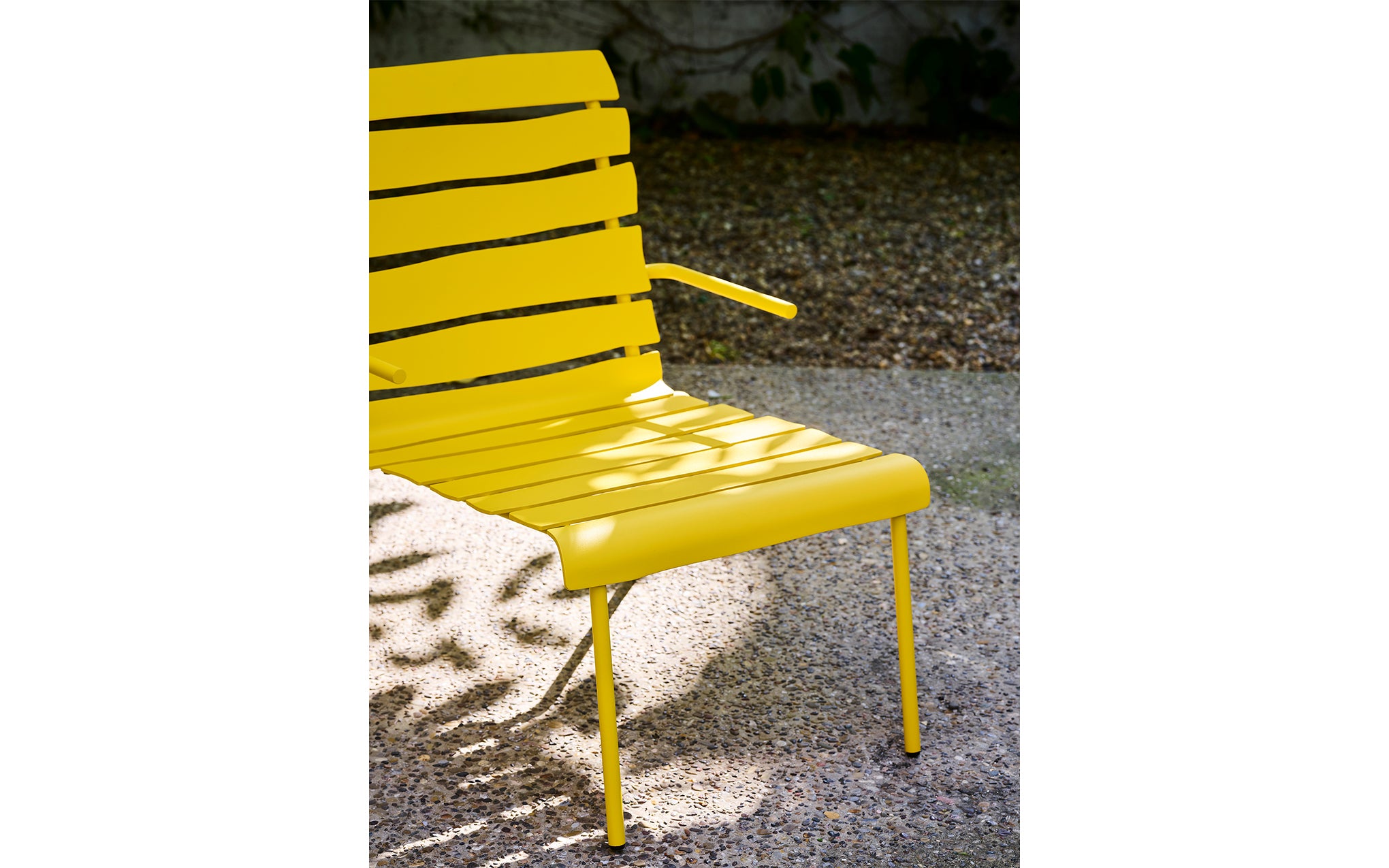 Aligned lounge chair