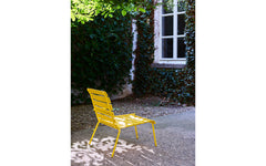 Aligned lounge chair