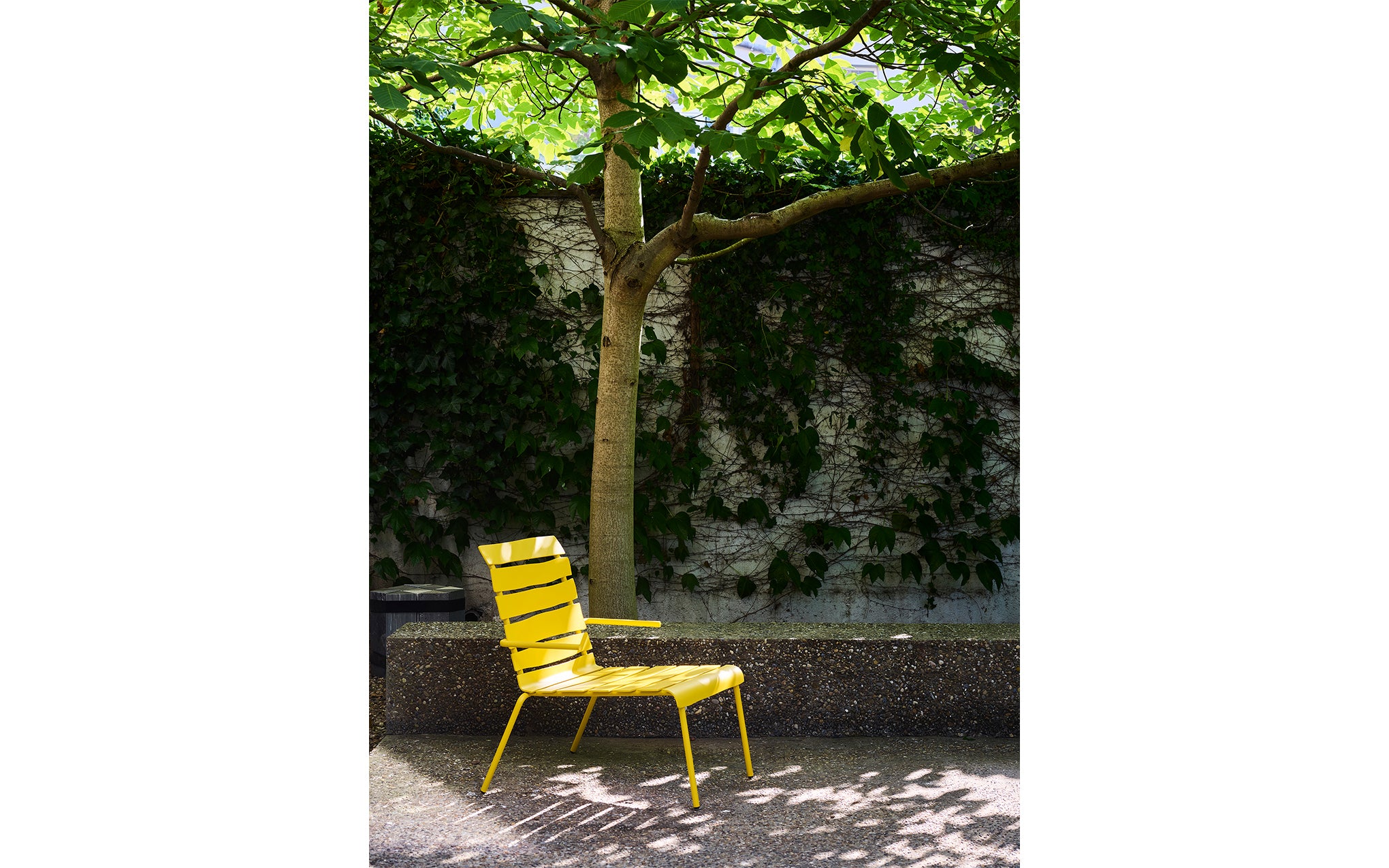 Aligned lounge chair