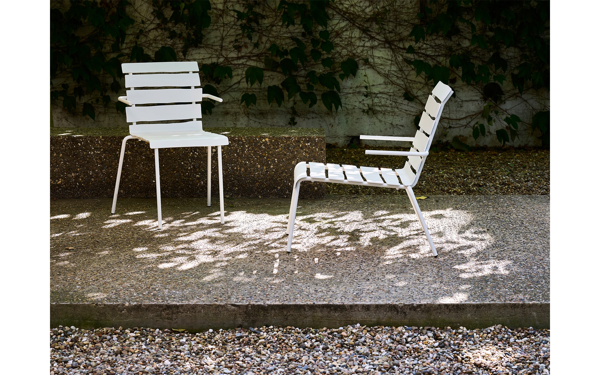 Aligned lounge chair