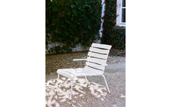 Aligned lounge chair