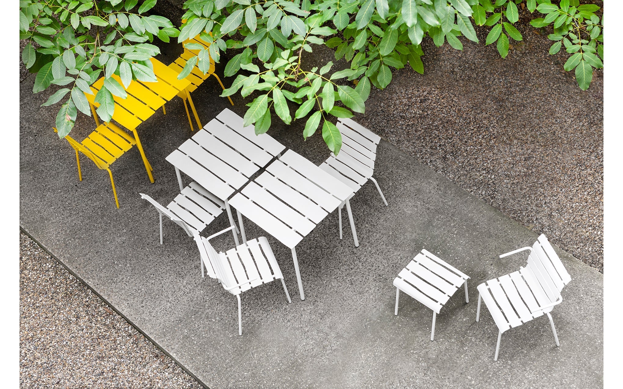 Aligned dining table - small