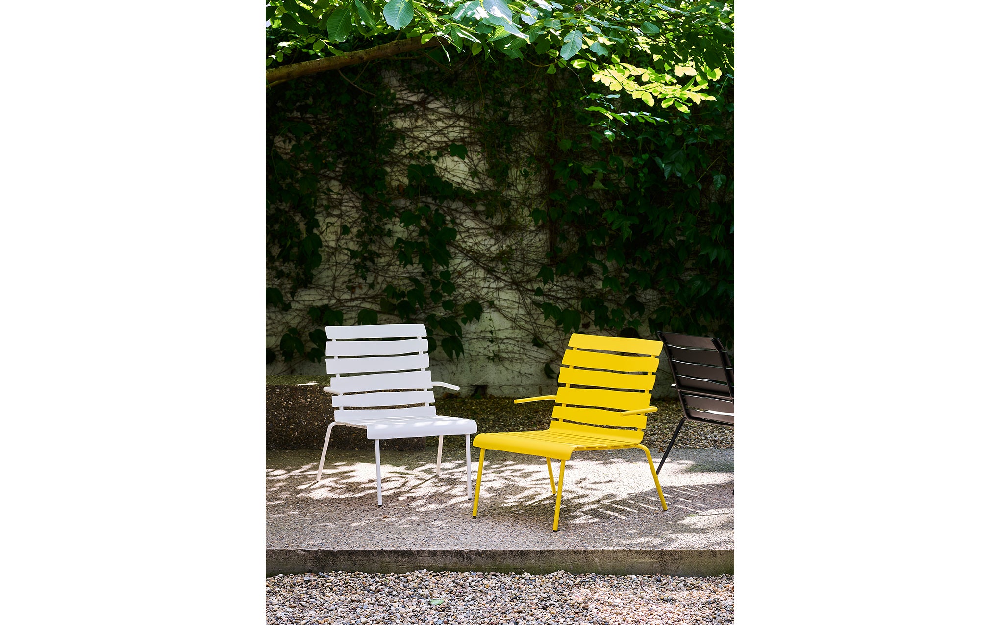 Aligned lounge chair