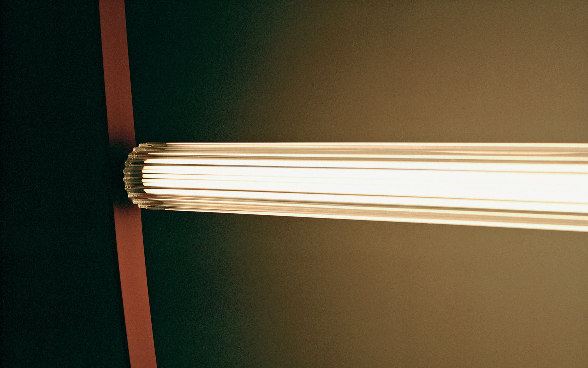 Wireline suspension light