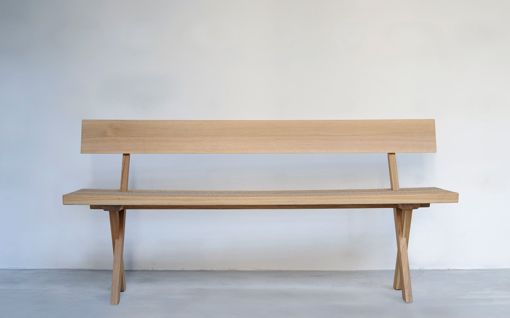 Touch bench with backrest