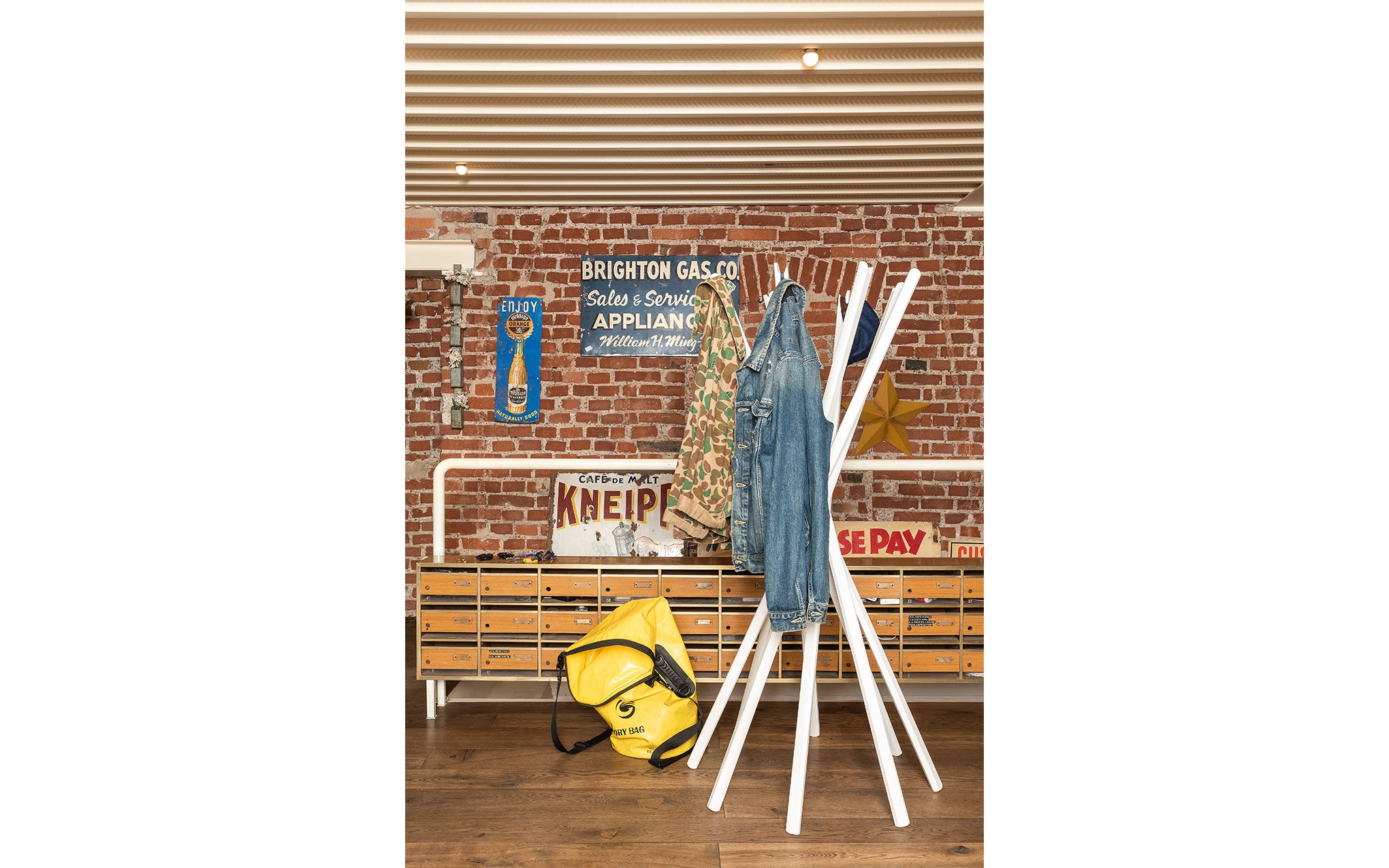 Sciangai clothes stand