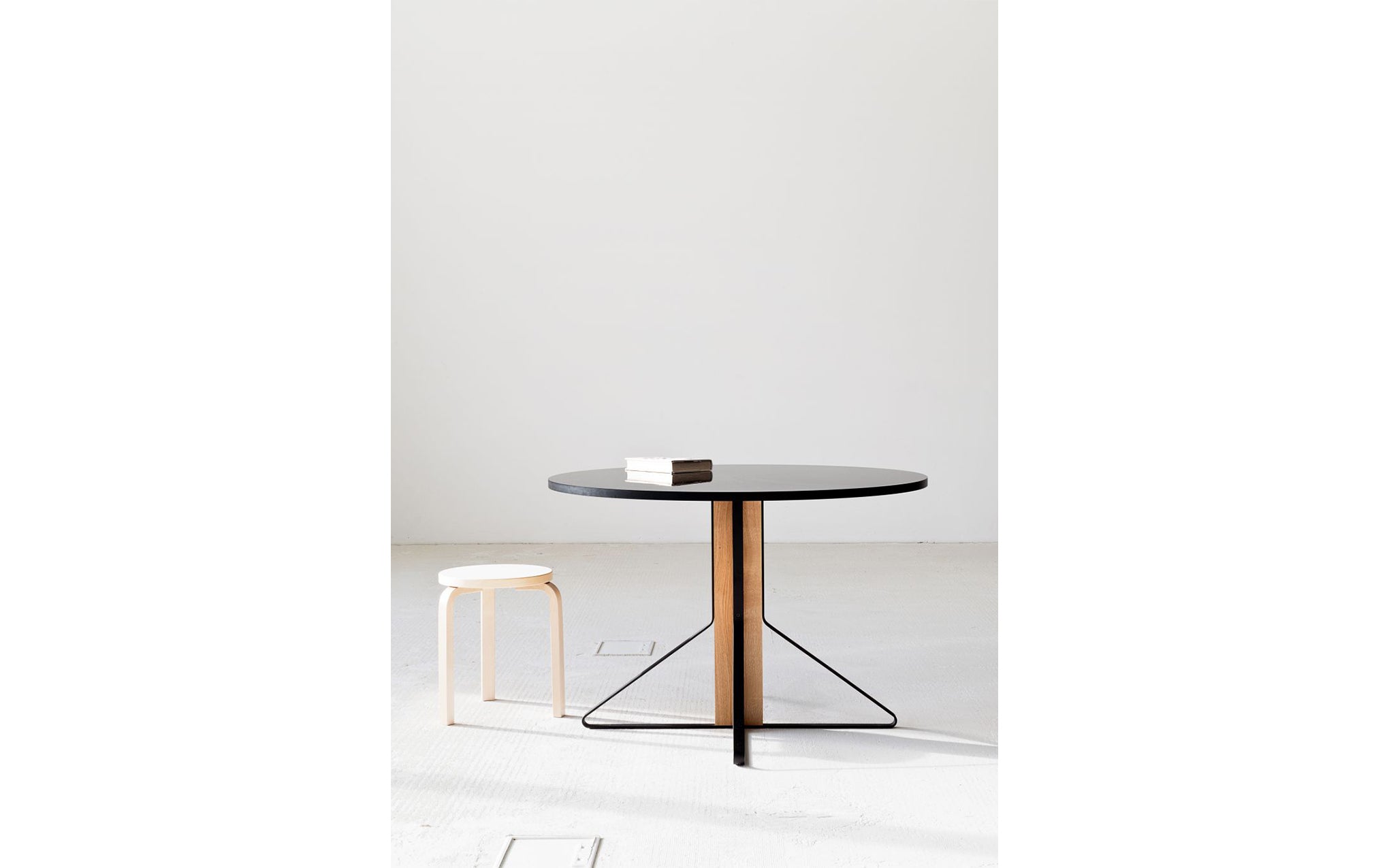 Kaari table - round