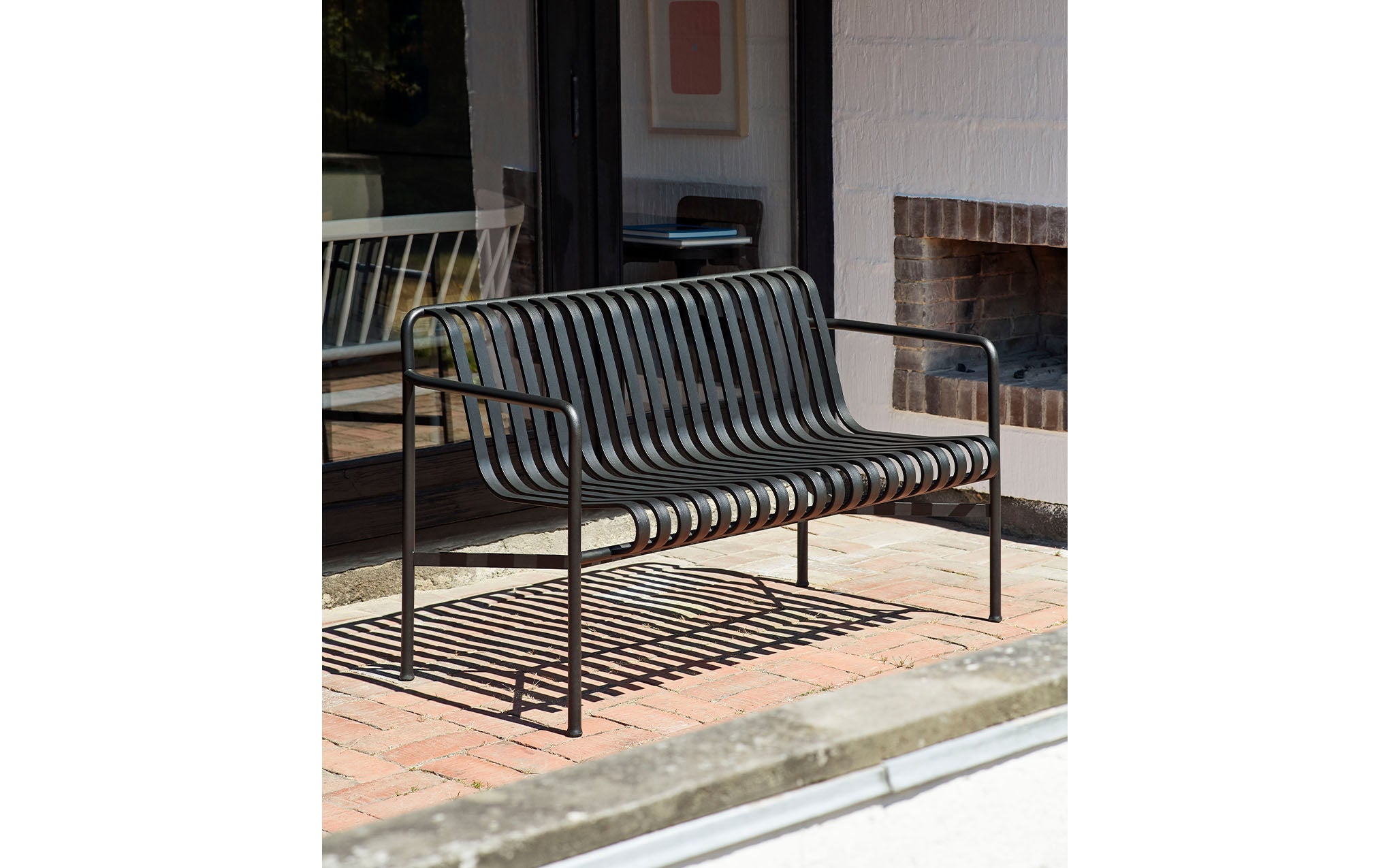 Palissade dining bench - with armrests