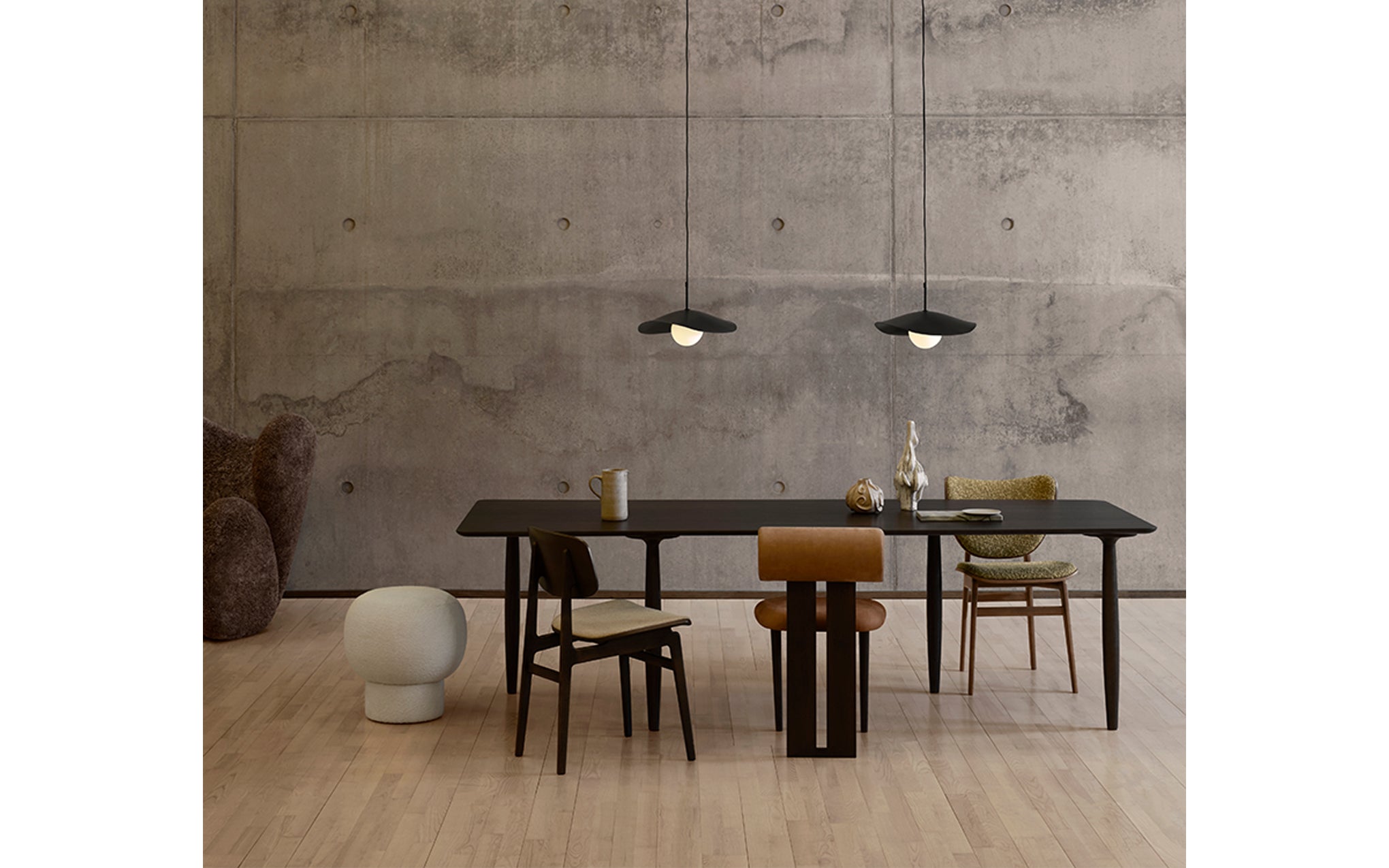 Oku dining table